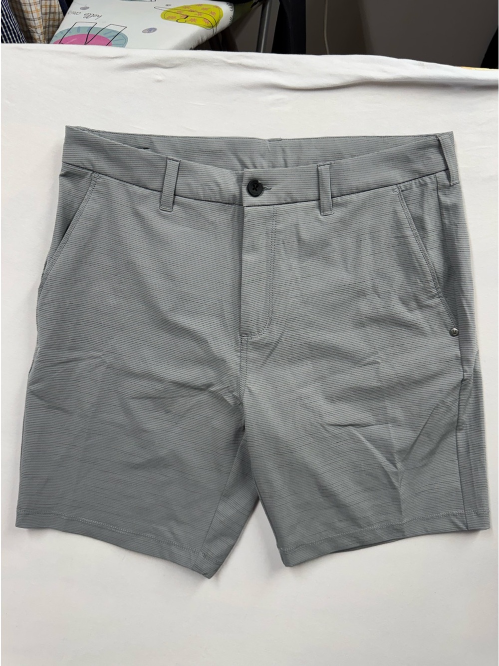 Vuori Shorts Men 33 Gray Stripe Pebble Performance Chino Stretch 9” Inseam V399